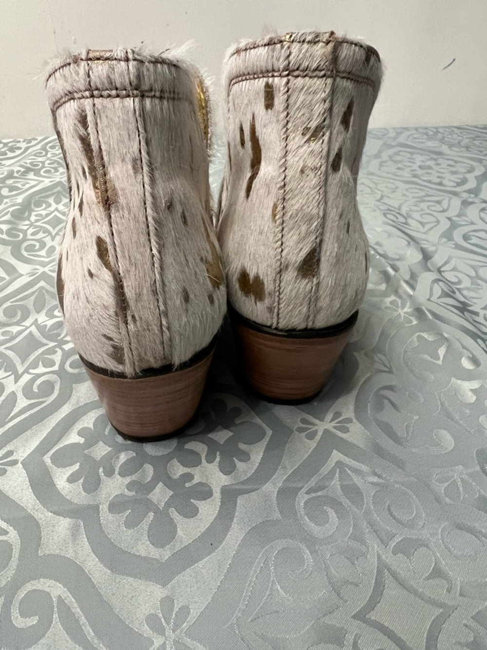 Ariat Dixon Haircalf White Hair- gold Ankle western leather boots  size 8.5 - Picture 7 of 11